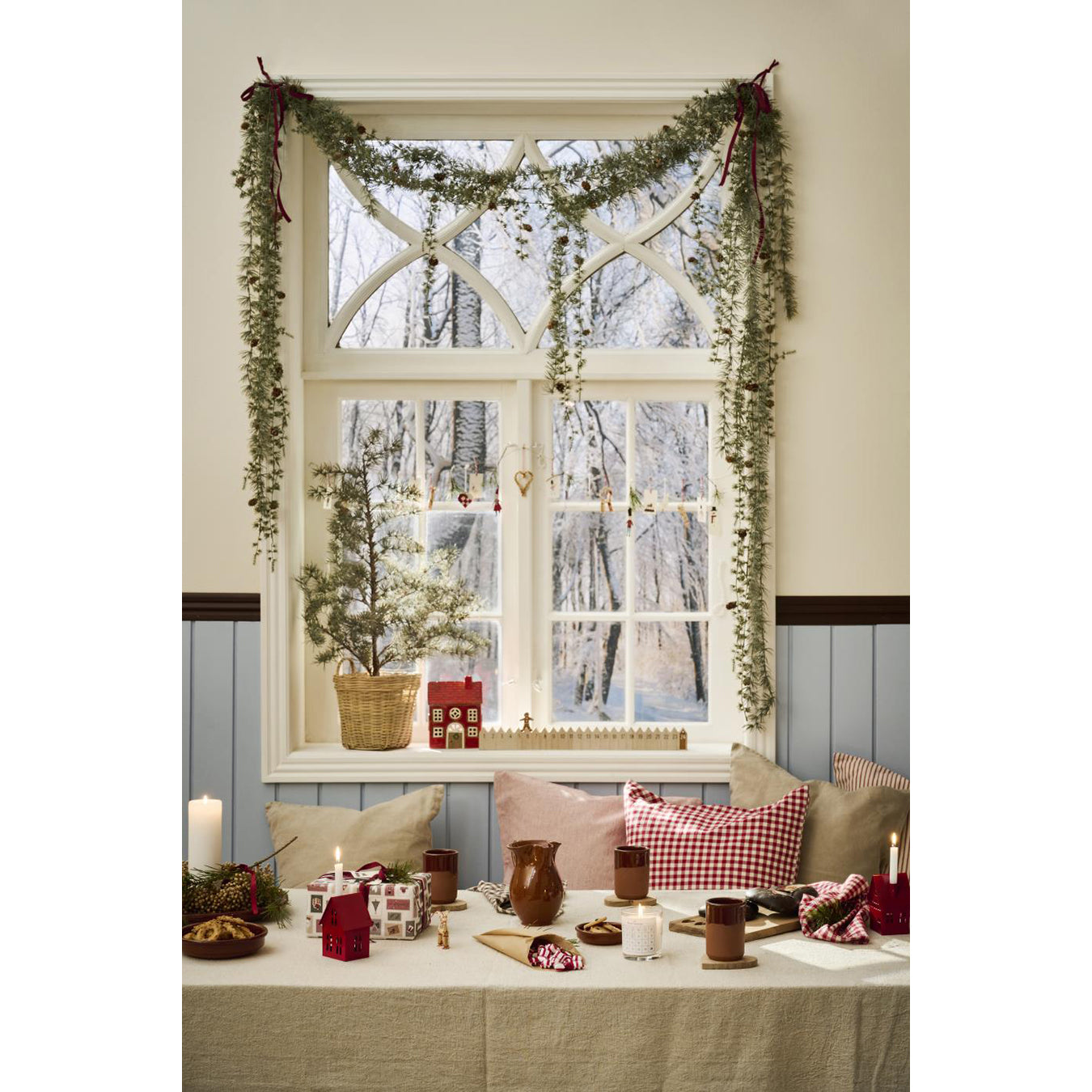 Cedro con Macetero Plástico H: 80 Ø: 35 cm