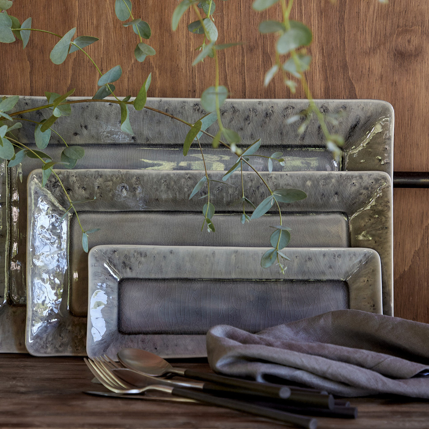 Plato Rectangular Madeira 34 cm Gris
