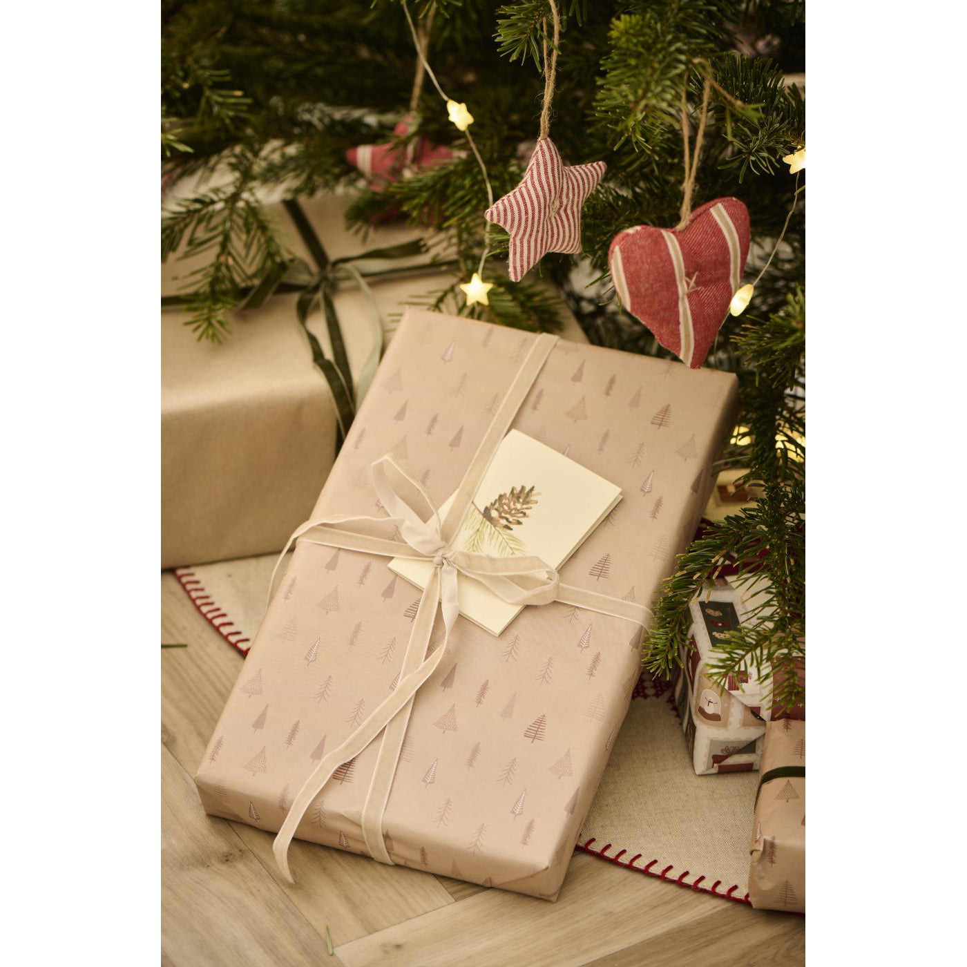 Papel Regalo Christmas Trees Beige Rollo 5 mt