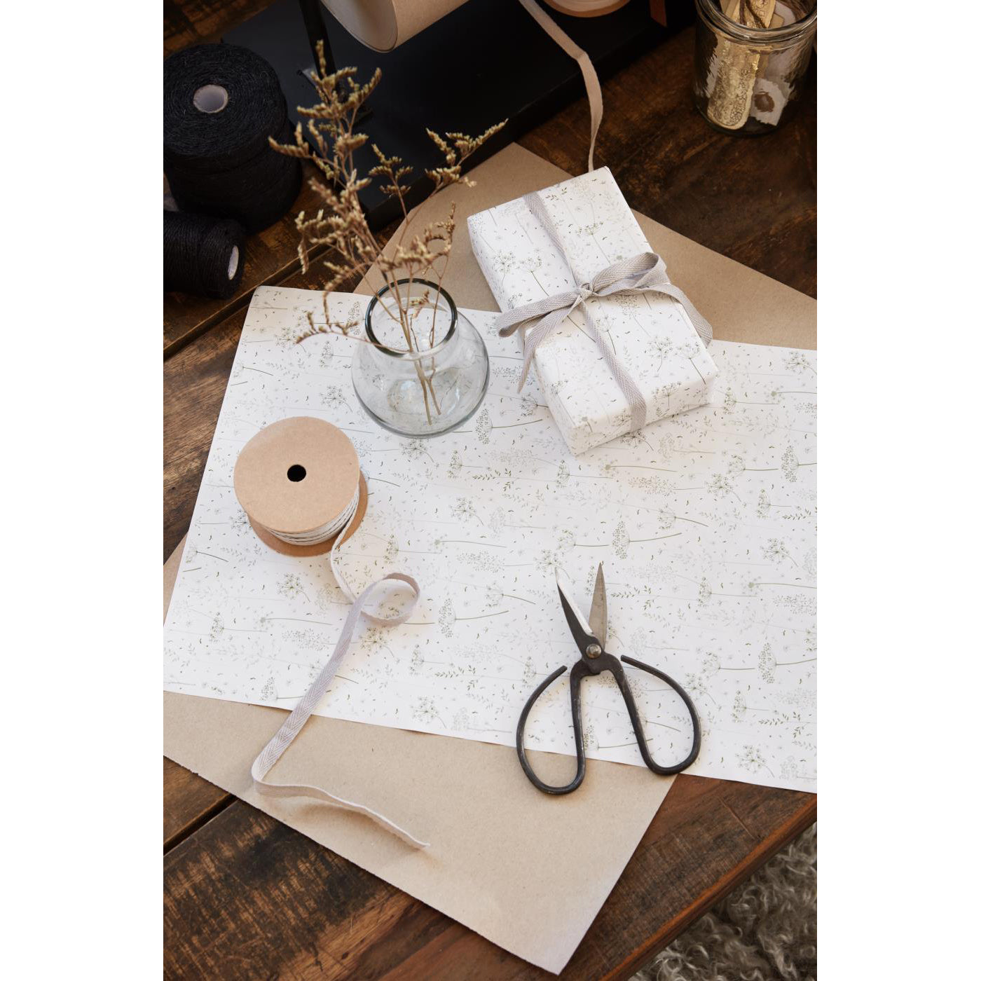 Papel de regalo Diseño Green Grass y Umbelas Rollo 5 mt