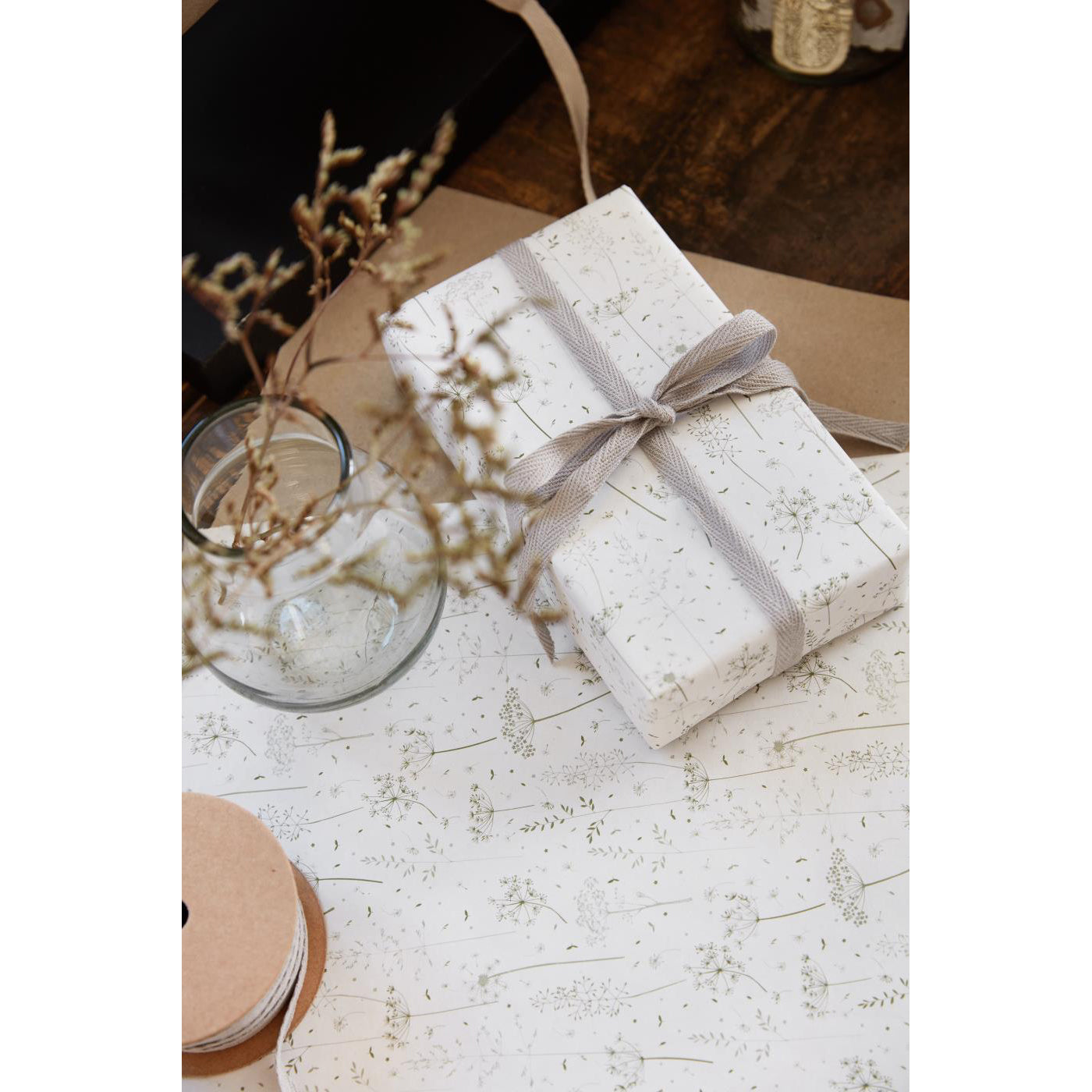 Papel de regalo Diseño Green Grass y Umbelas Rollo 5 mt