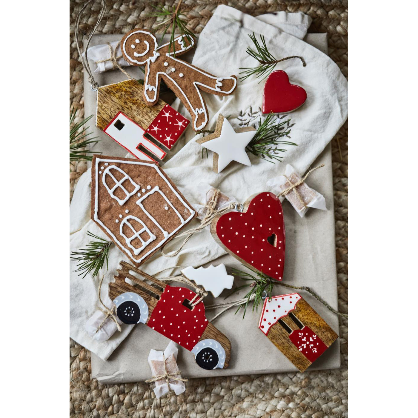 Casa Colgante Rojo con Blanco Surtido